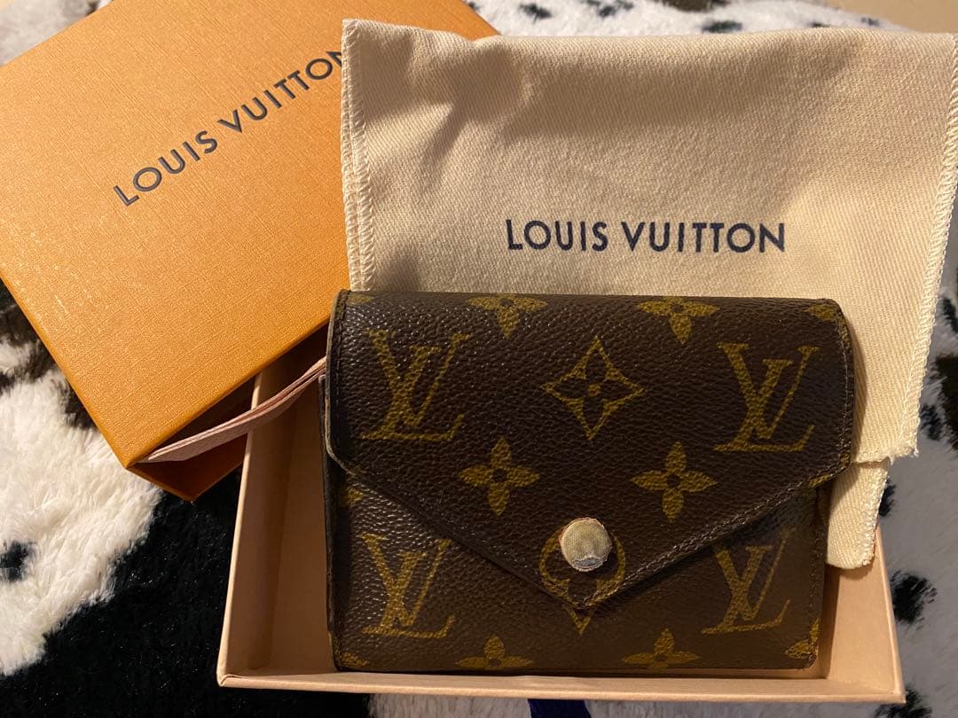 ポルトフォイユ ヴィクトリーヌ 三つ折り モノグラム ピンク ローズバレリーヌ