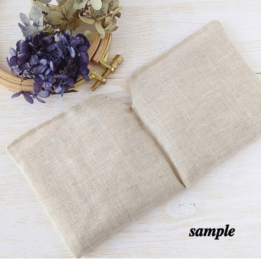 手刺繍入あずき/小豆のアイピロー【うさこと綿毛】