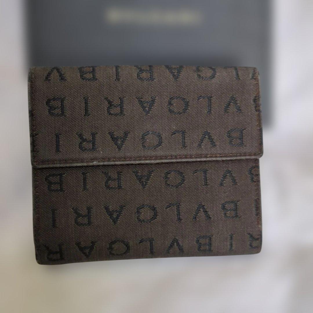 ブルガリ、ロゴマニア二つ折財布 未使用新品