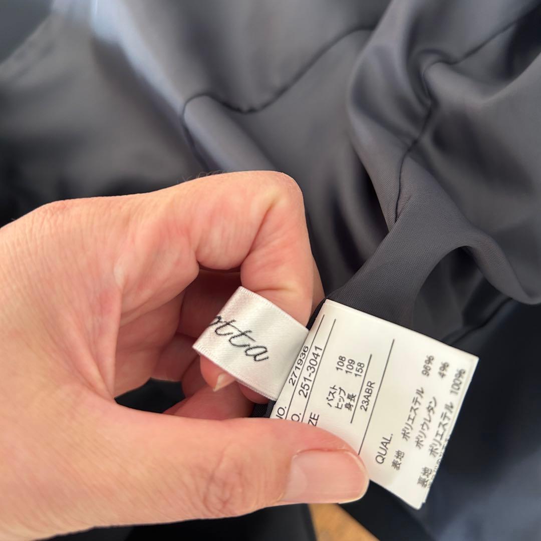 極美品！大きいサイズ23号Alottaネイビー　Vネックノーカラーパンツスーツ