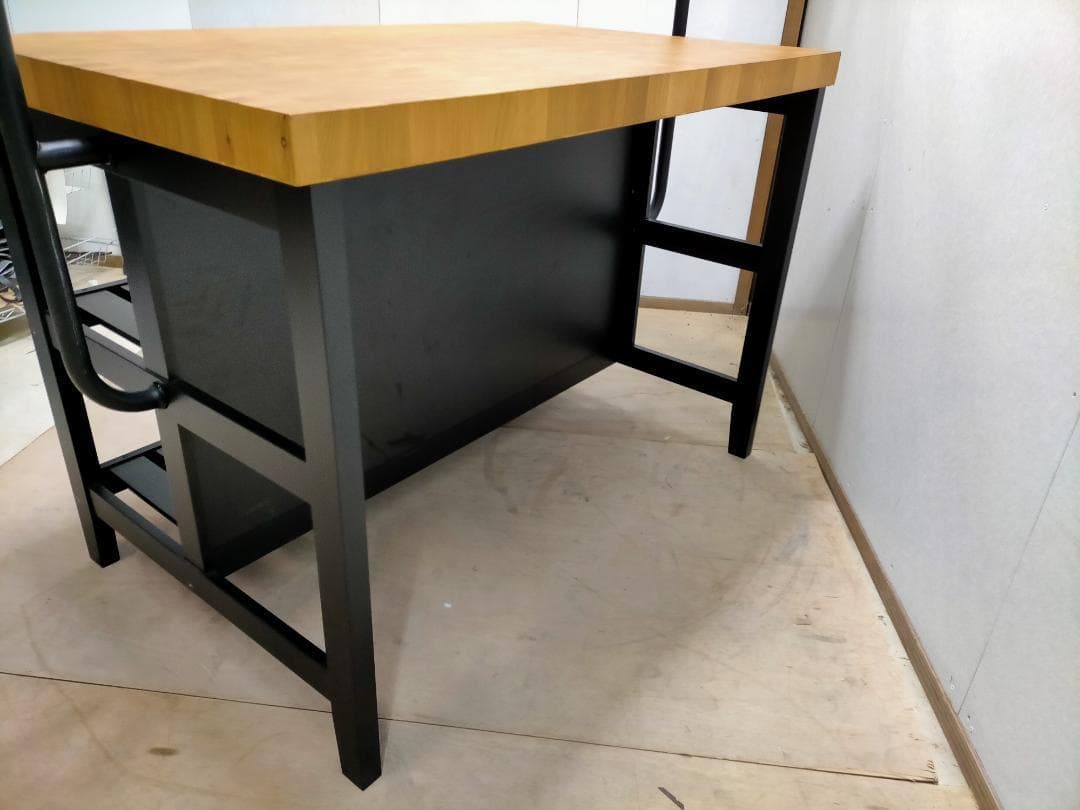 美品 VADHOLMA　アイランドキッチン 送料無料　75009-3-100