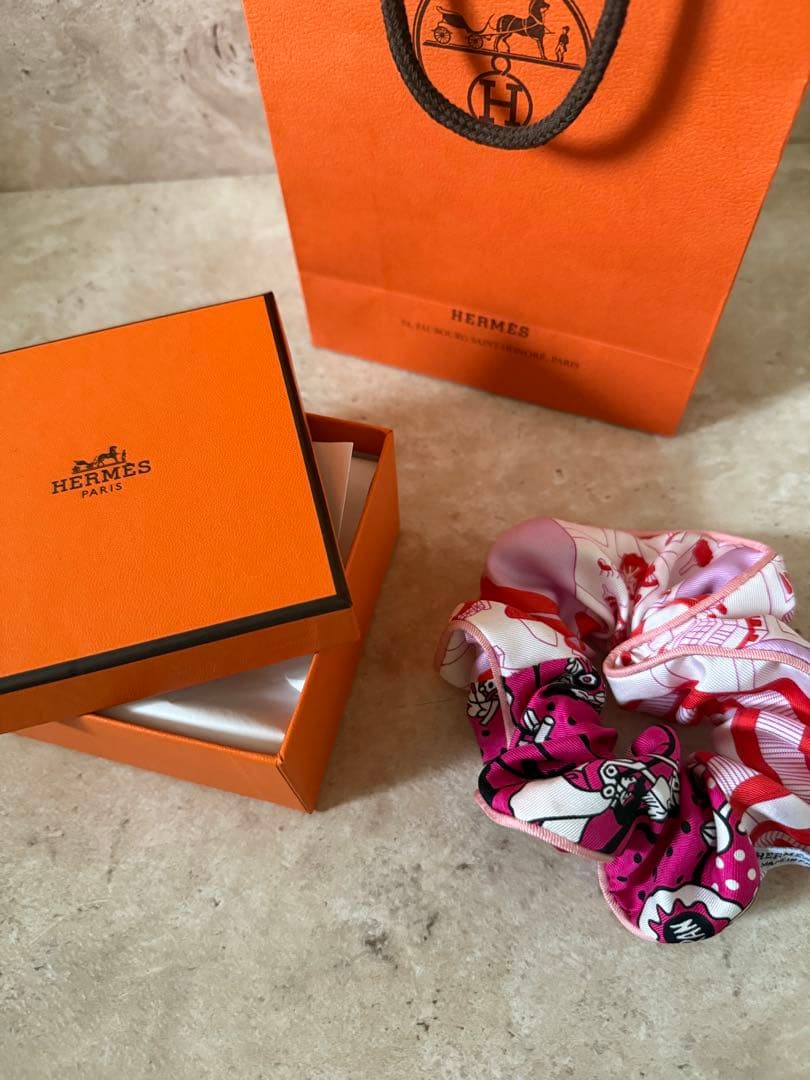 HERMES プリント柄シュシュ ピンク