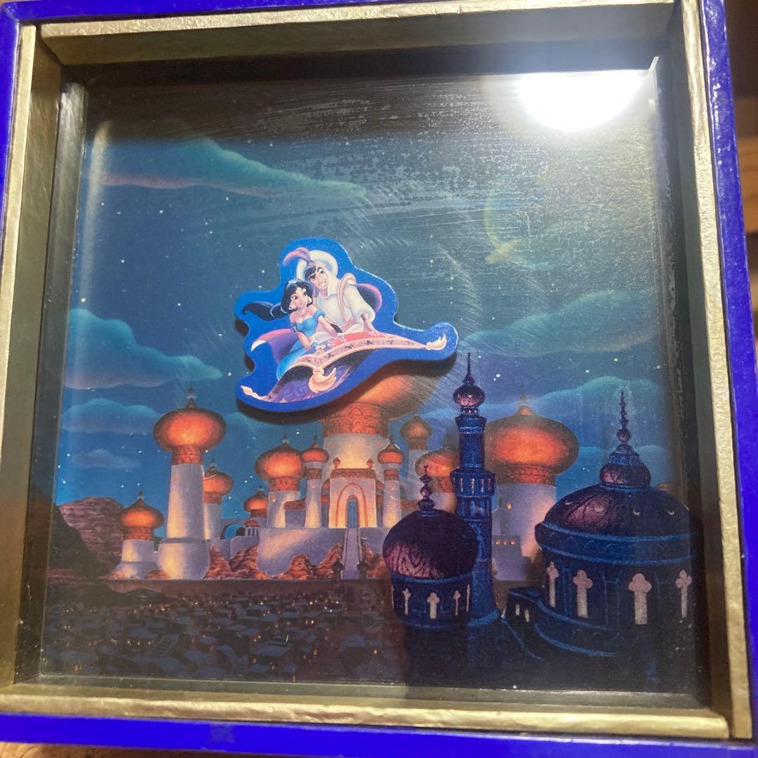ディズニーランド限定　魔法の絨毯に乗ったアラジンとジャスミンが動くオルゴール