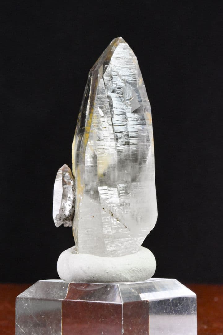 ガネーシュヒマール ヒンドゥン産 ライトスモーキー ルチル付き