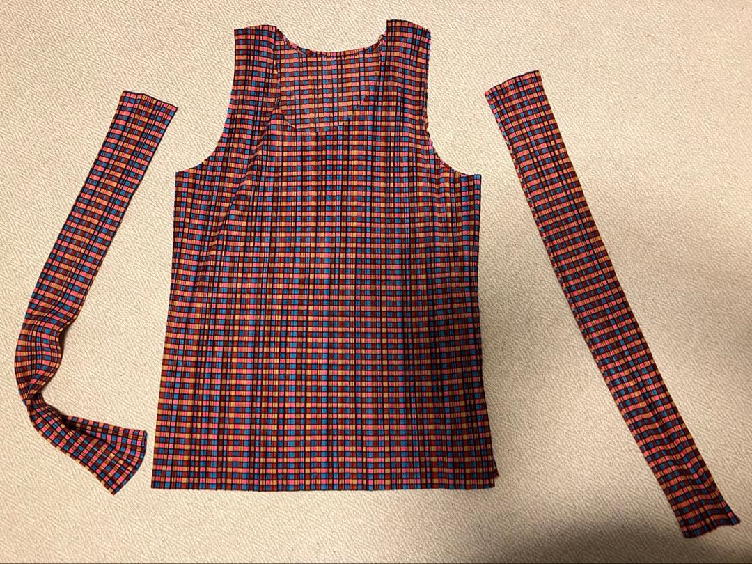 プリーツプリーズ 柄 タンクトップ ノースリーブ アームカバー付き