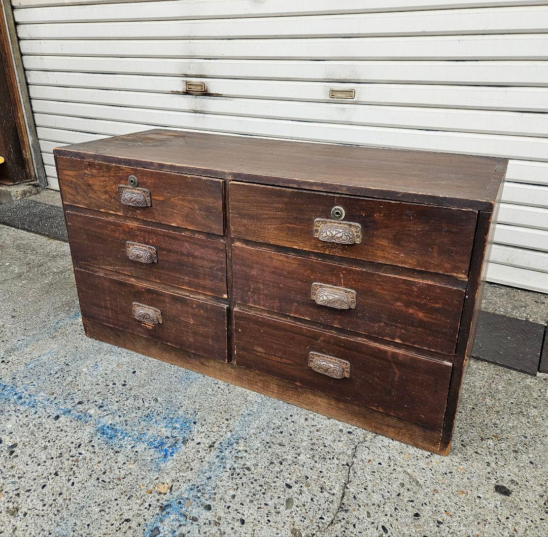 日本のアンティーク 古い木の箪笥 抽斗 6杯 引出し チェスト 飾り棚 木製