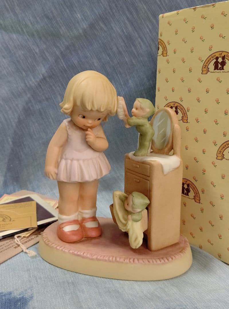 マーベル ルーシー アトウェル \" あなたの為に私たちは何でもします\"陶器人形