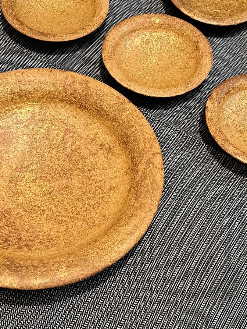 ゴールドの大皿と小皿6枚セット