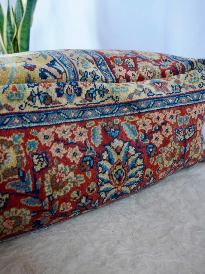 【チクワ】トルコ直輸入　オールドキリム　ヴィンテージラグ　プフ