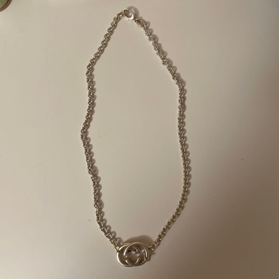 GUCCI シルバー ロゴプレート ネックレス