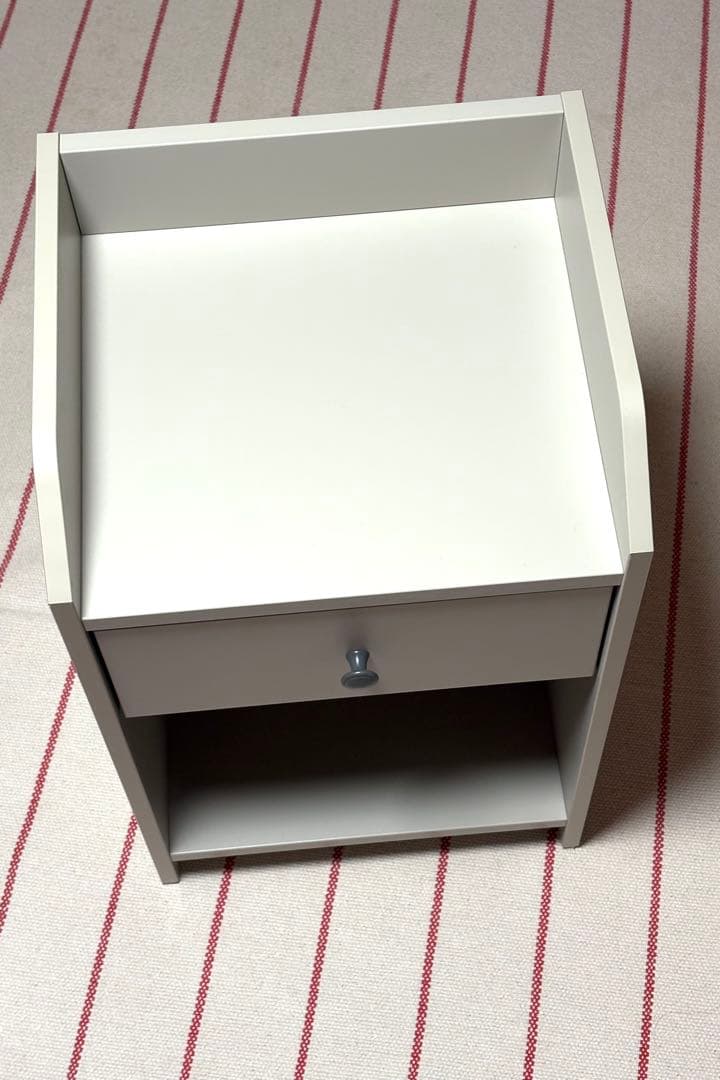 IKEA HAUGA ハウガ　サイドテーブル　ベージュ　廃盤品　組み立て済