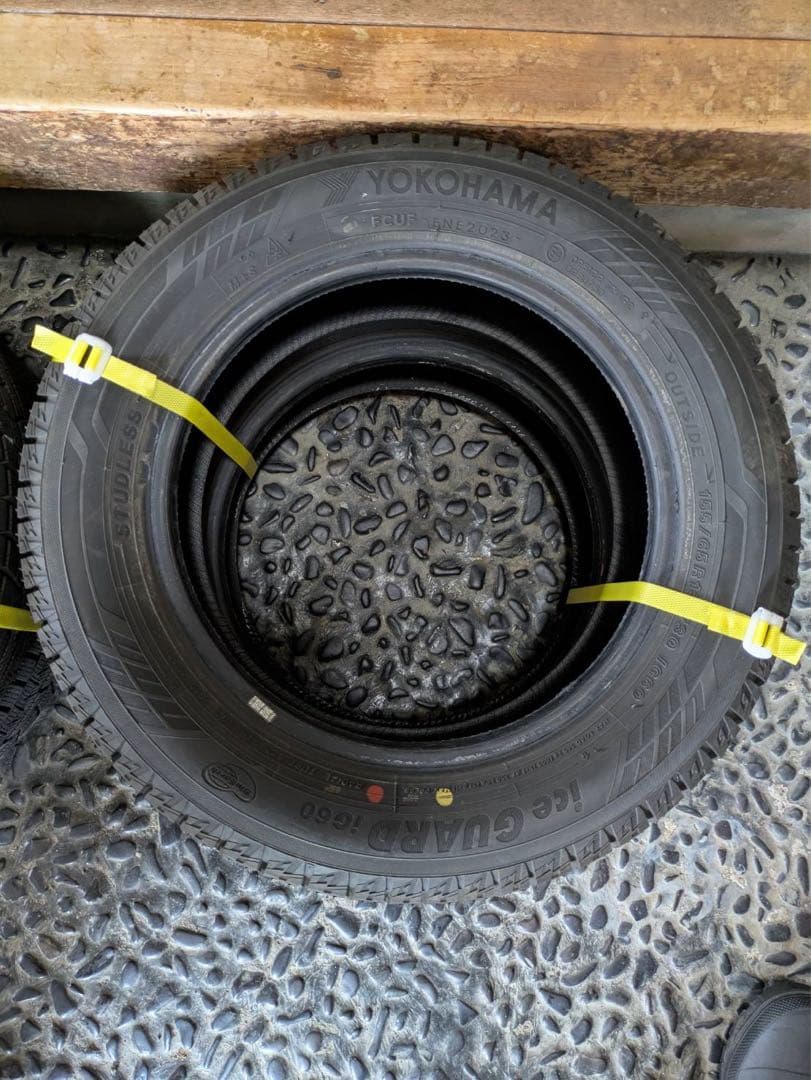 ￼YOKOHAMA スタッドレスタイヤ 13インチ