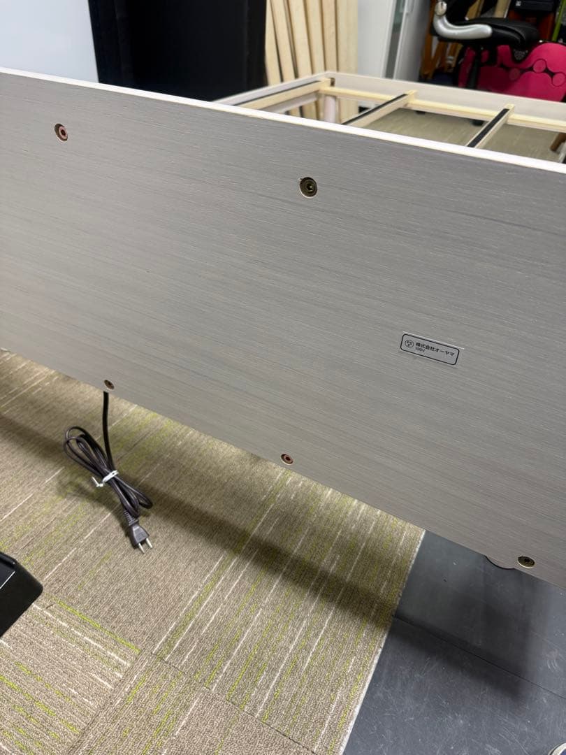 【美品】アイリス　セミダブルサイズ　ベッドフレーム　棚付コンセント付き　ホワイト