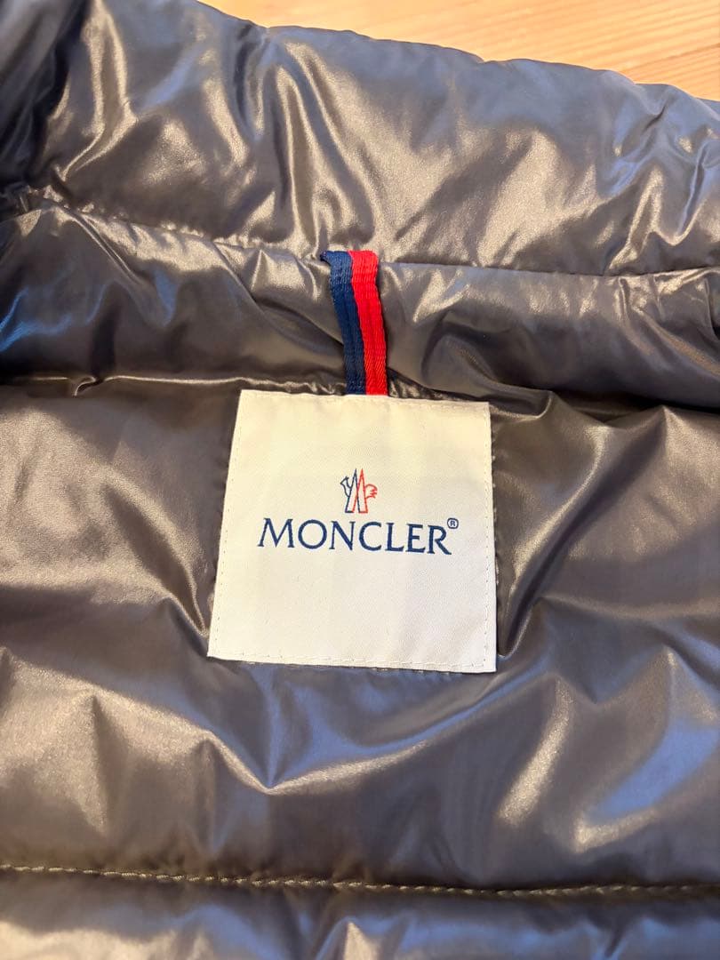 MONCLER チャコールグレー ダウンベスト