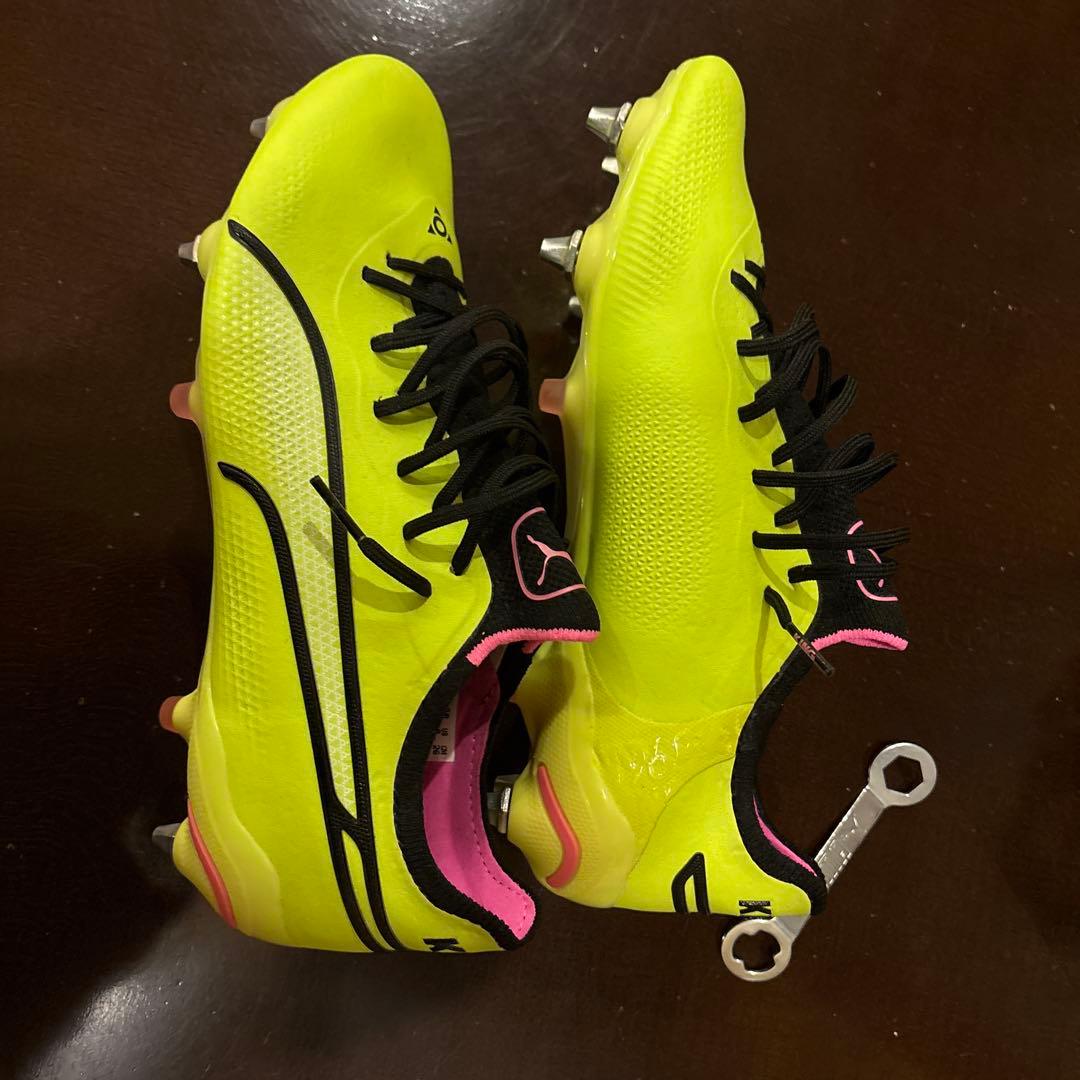 プーマキングアルティメットMxSG 取り返し式天然芝用