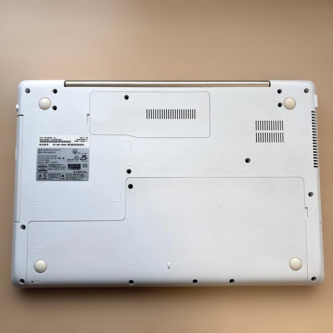 富士通 LIFEBOOK！大画面薄型ノートパソコンカメラ付Windows11