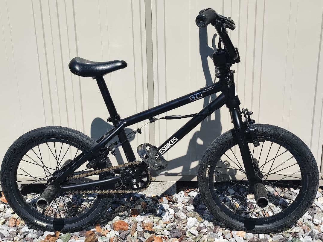 aresbikes キッズ 16インチ　STN BMX 黒