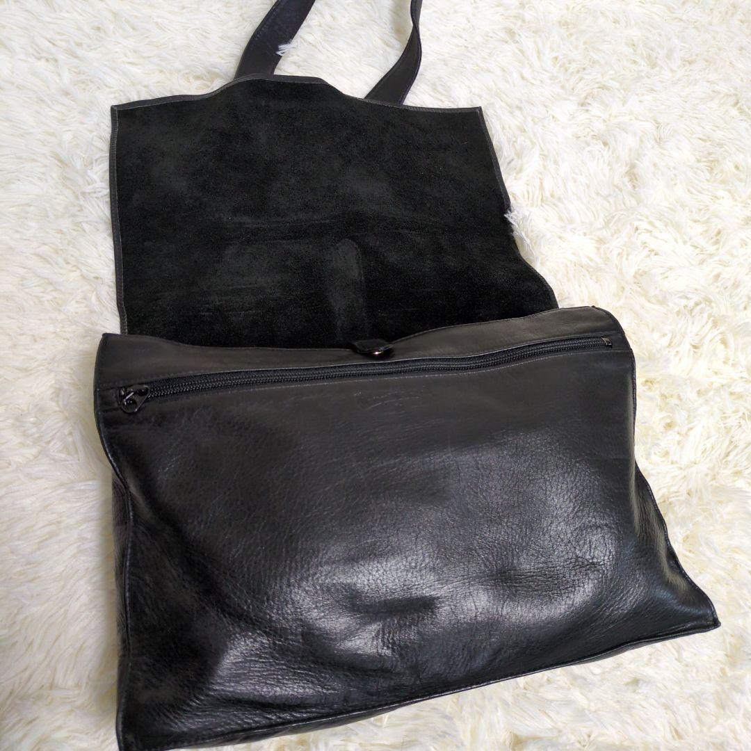 美品✨本革 マーガレットハウエル メッセンジャーバッグ クロスボディ ロゴ型押し