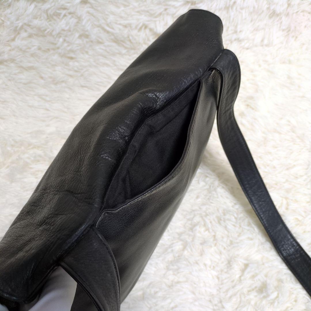 美品✨本革 マーガレットハウエル メッセンジャーバッグ クロスボディ ロゴ型押し