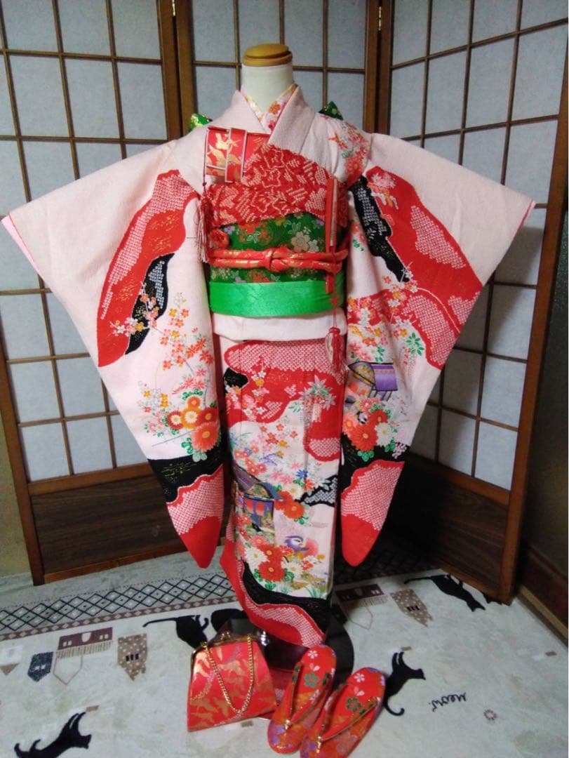 とみくです。7歳向け・化繊・ちりめん・お着物のセット