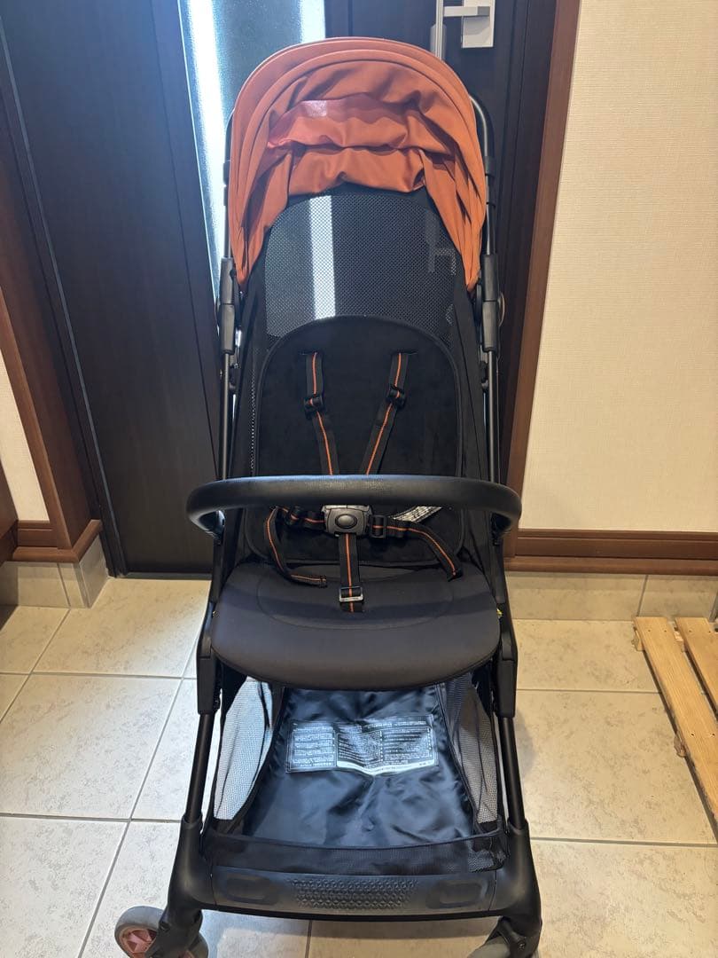 コンパクトベビーカー　西松屋