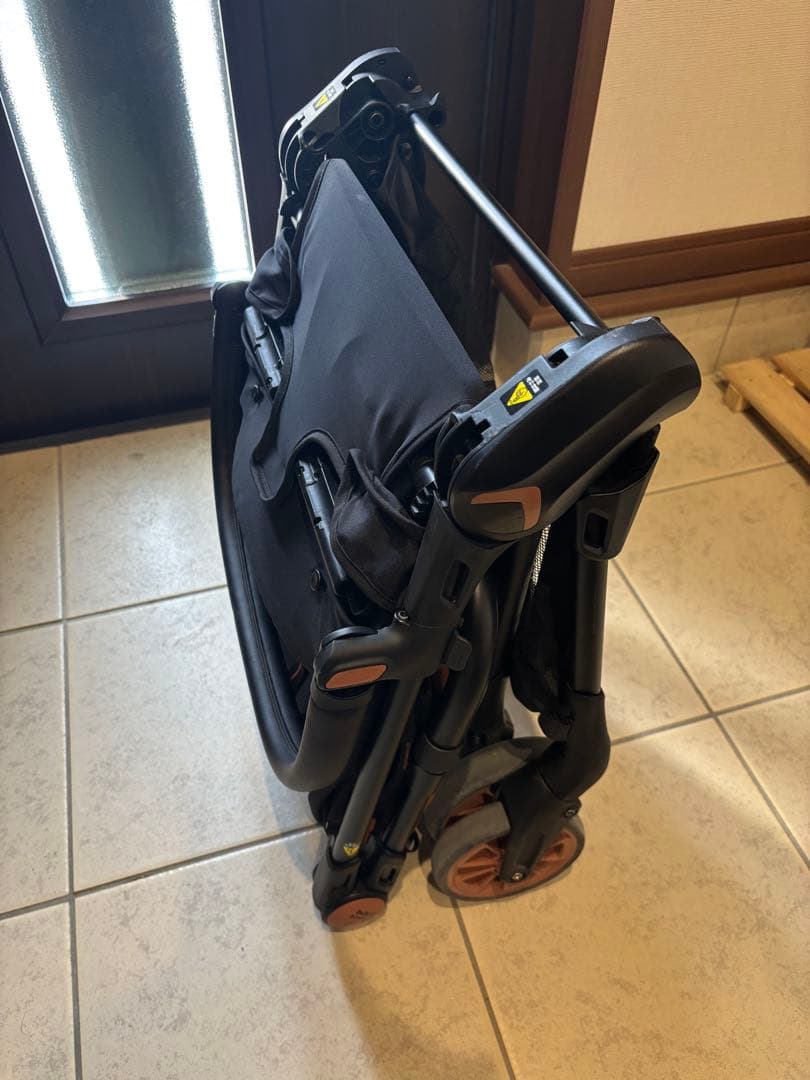 コンパクトベビーカー　西松屋