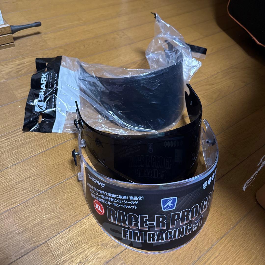 shark カーボンヘルメット