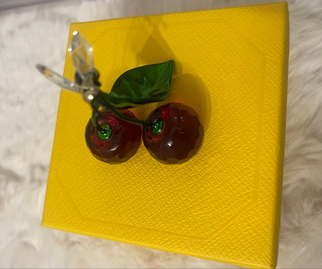 新品未使用 スワロフスキー Idylliaビー＆チェリー クリスタル台座付き