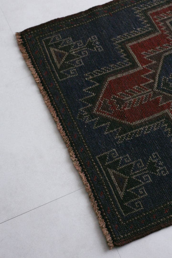 126cm×85cm バルーチ　トライバルラグ　イラン　ヴィンテージラグ