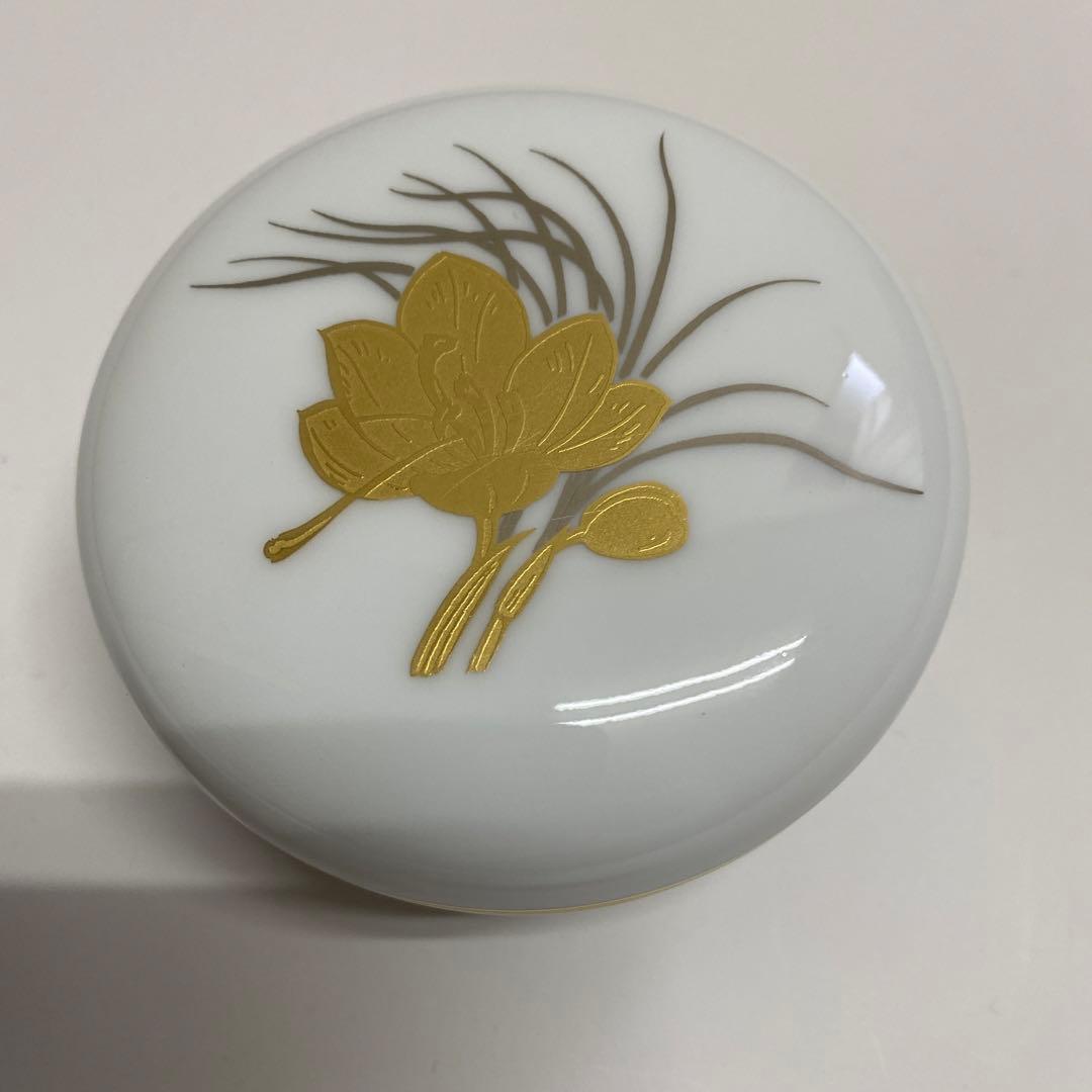 大倉陶器　蓋物　皇居の花　コガネサフラン