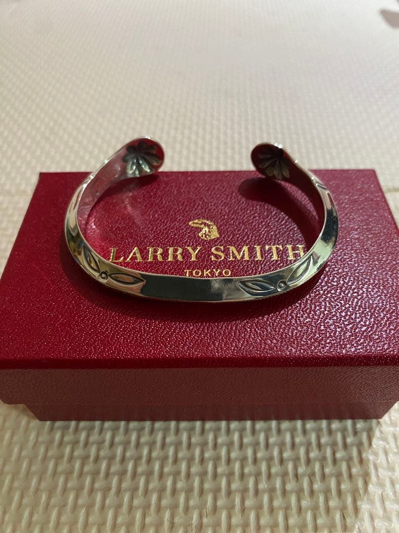 アクセサリー LARRY SMITH/TRIANGLE SIDE SHELL BRACELET