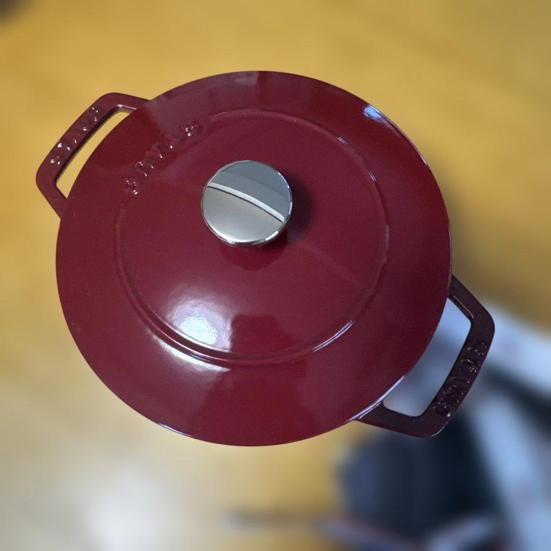 Staub（ストウブ）の鋳物ホーロー鍋「Wa-NABE（ワナベ）」M