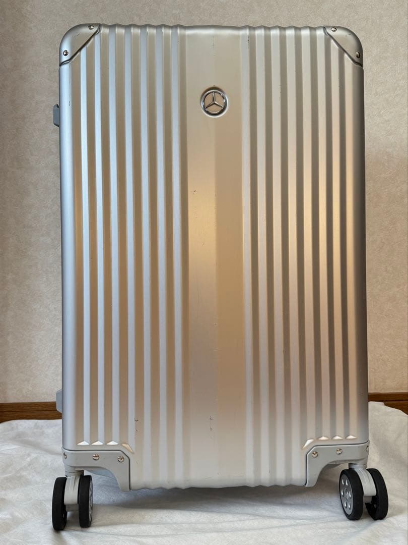 非売品　メルセデスベンツ　スーツケース　シルバーキャリーケース 4輪　65L