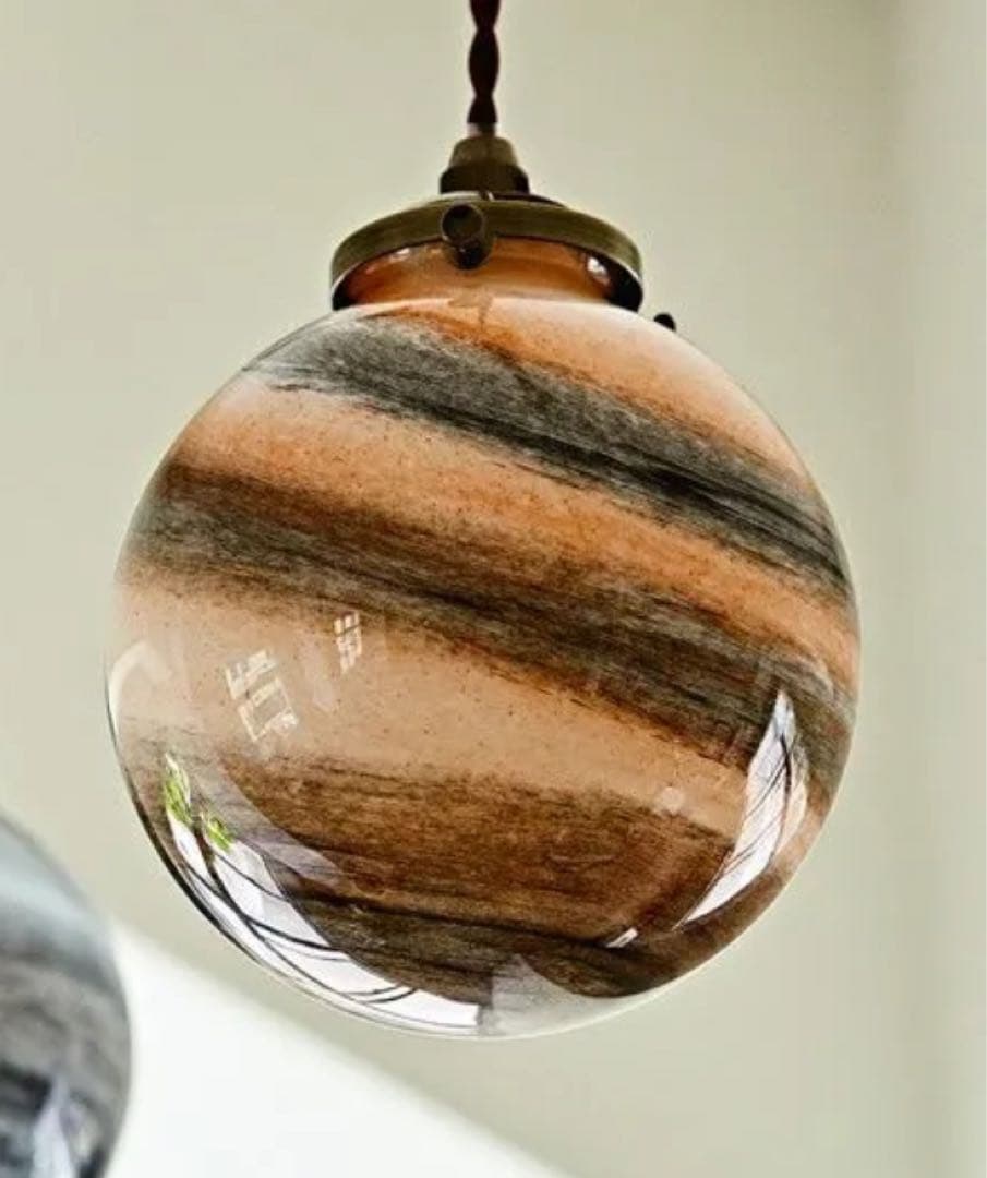 ペンダントライト 球形 ストライプ模様 ガラス製
