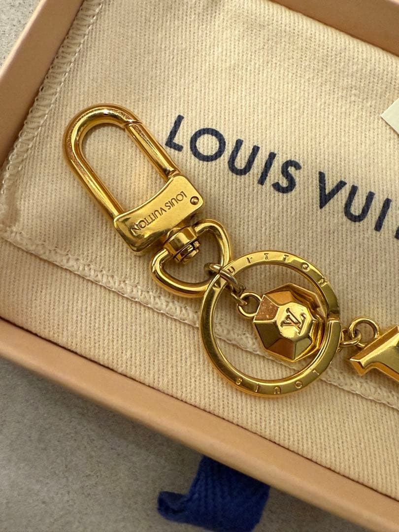 LV キーホルダー　ルイ・ヴィトン　キーホルダー　キーリング　ゴールド