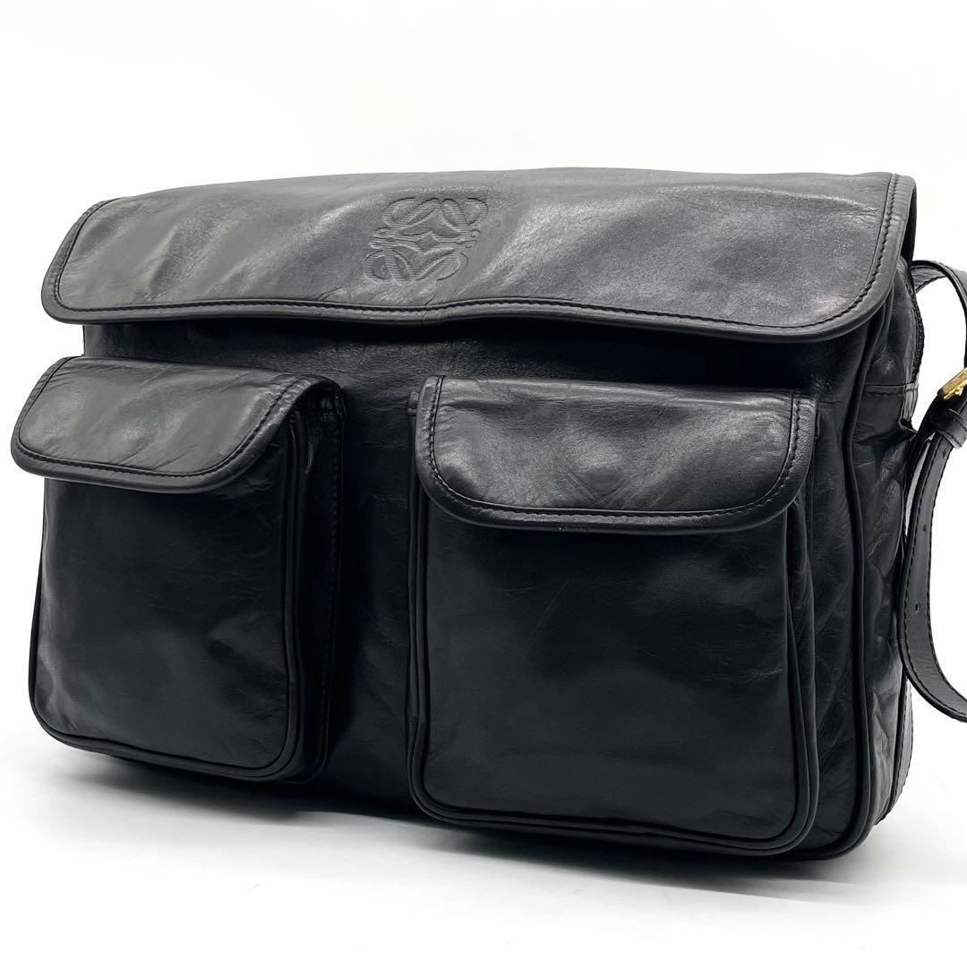 【極美品】ロエベ メッセンジャーバッグ アナグラム ナッパレザー 斜め掛け 黒