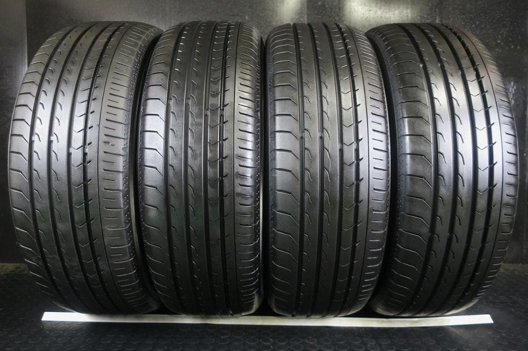 極上イボ付き 2022年製 215/60R17 ヨコハマ ブルーアース RV03