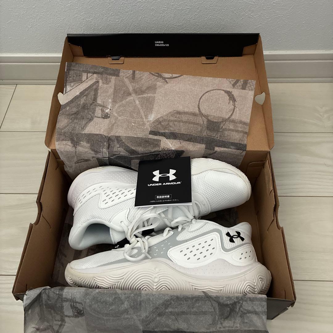 アンダーアーマー　新品　人気ホワイト　メンズ27.5cm