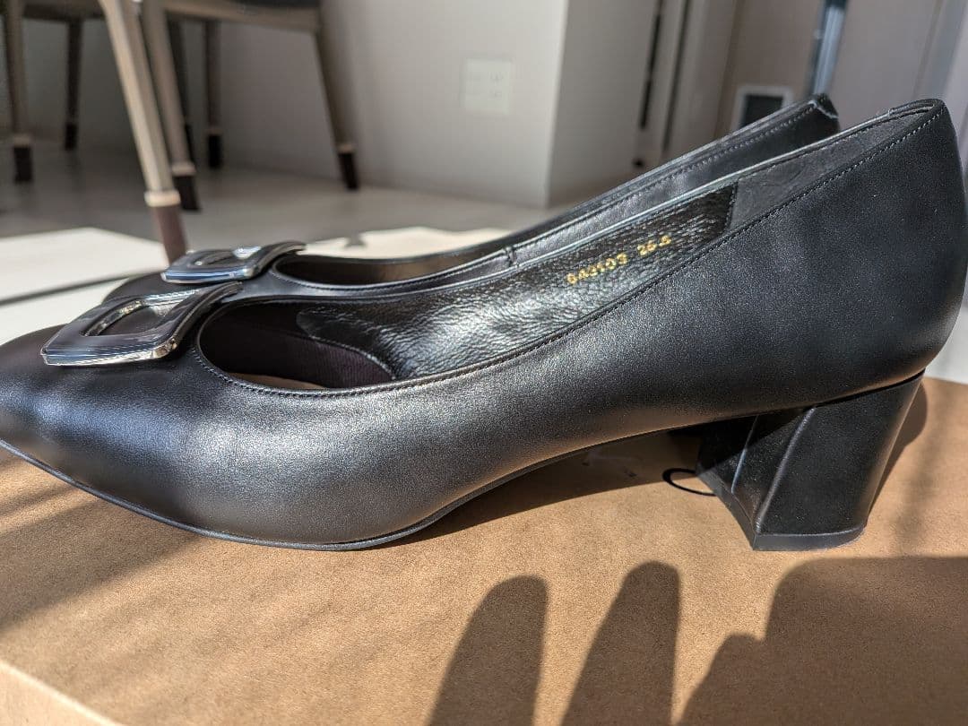 【美品】ブラック スクエアトゥ パンプス
