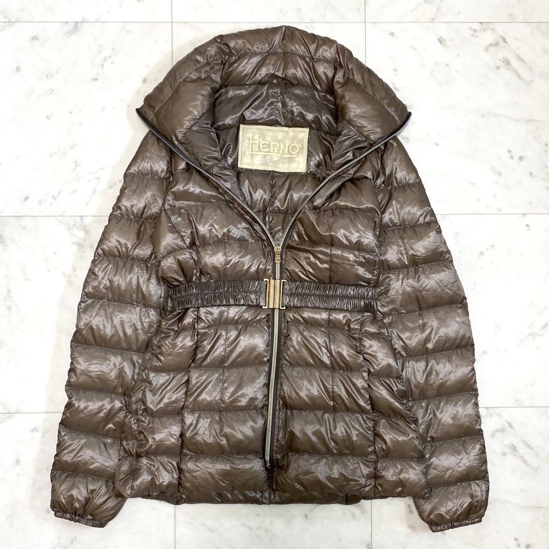 美品 ヘルノ ベルト付きスタンドカラー ダウンコート グレージュ 40