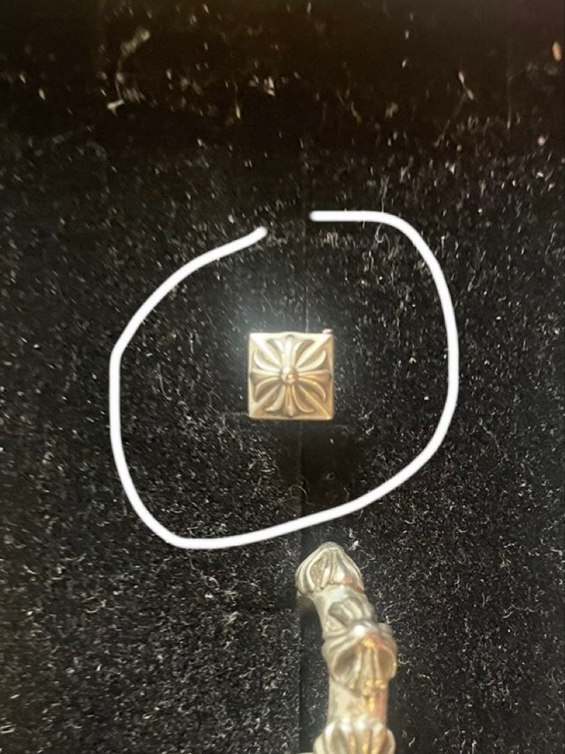 CHROME HEARTS クロムハーツ　ピラミッドスタッドシルバーピアス