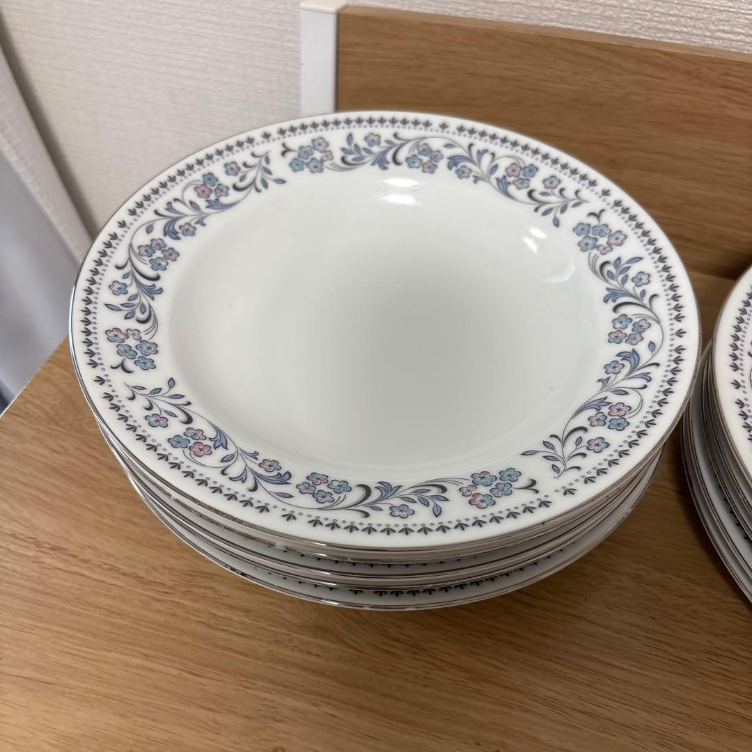 ノリタケ Blue waltz コレクションの19点セットです。