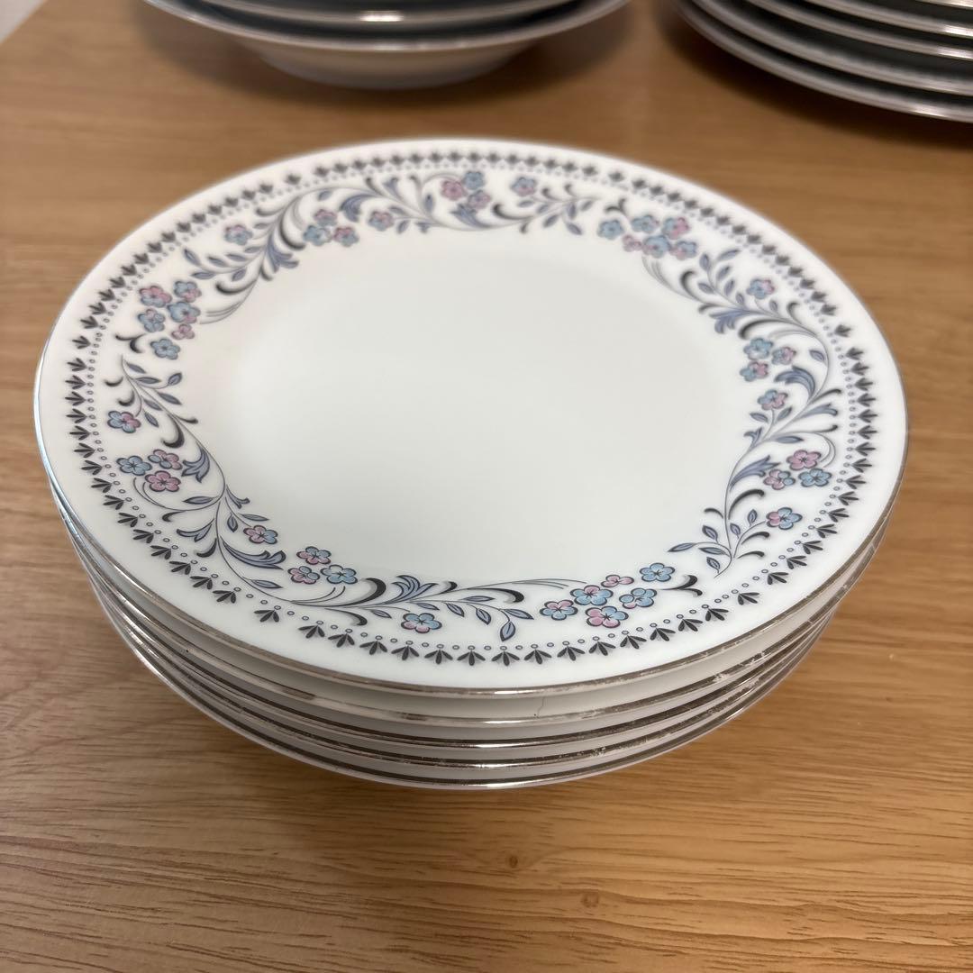 ノリタケ Blue waltz コレクションの19点セットです。