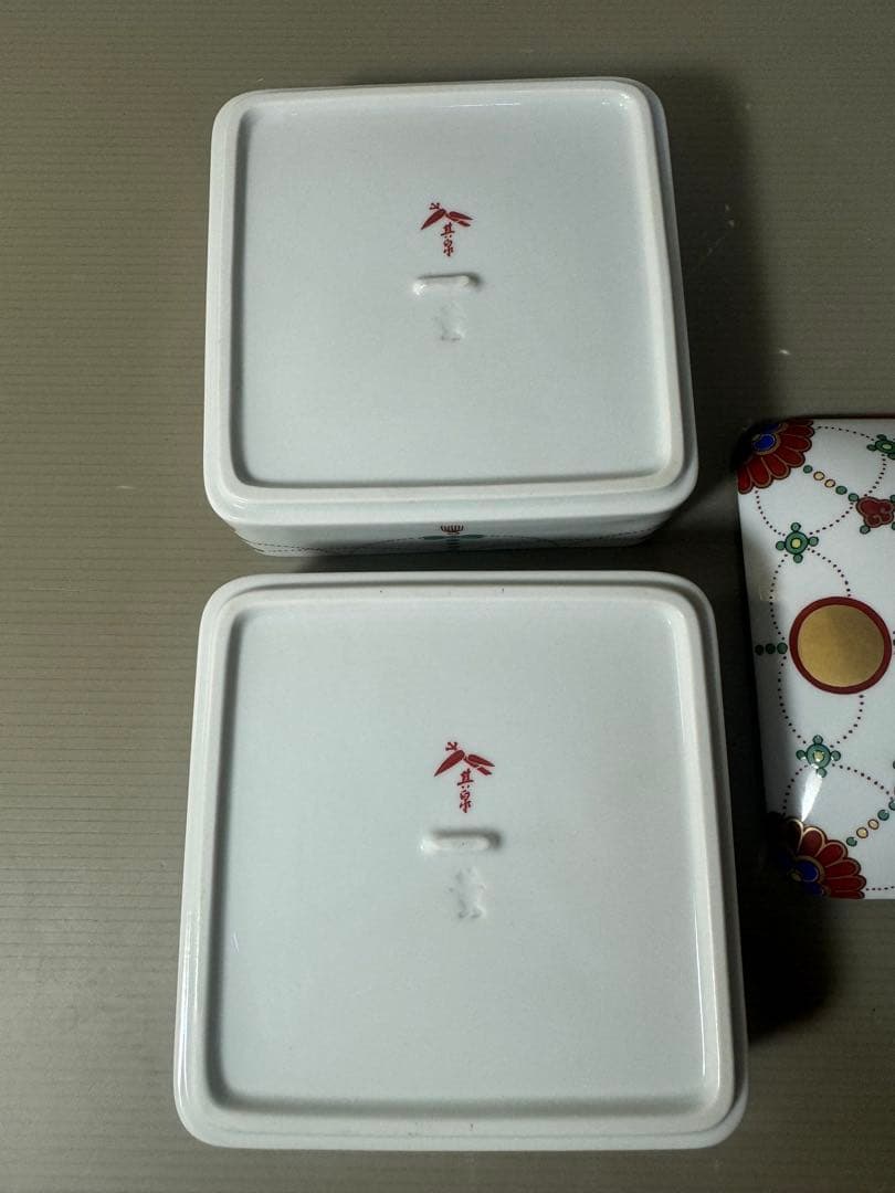 2513 希少　有田焼 其泉窯 角二段重 錦日輪赤玉瓔珞文　未使用