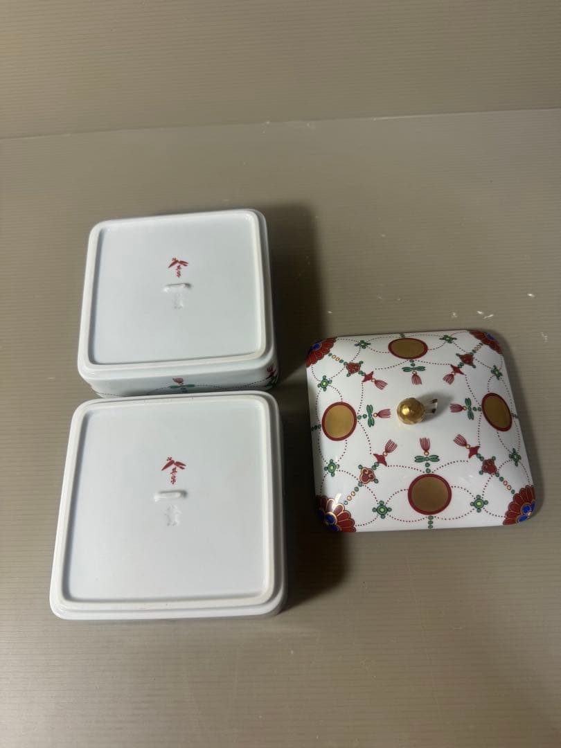 2513 希少　有田焼 其泉窯 角二段重 錦日輪赤玉瓔珞文　未使用