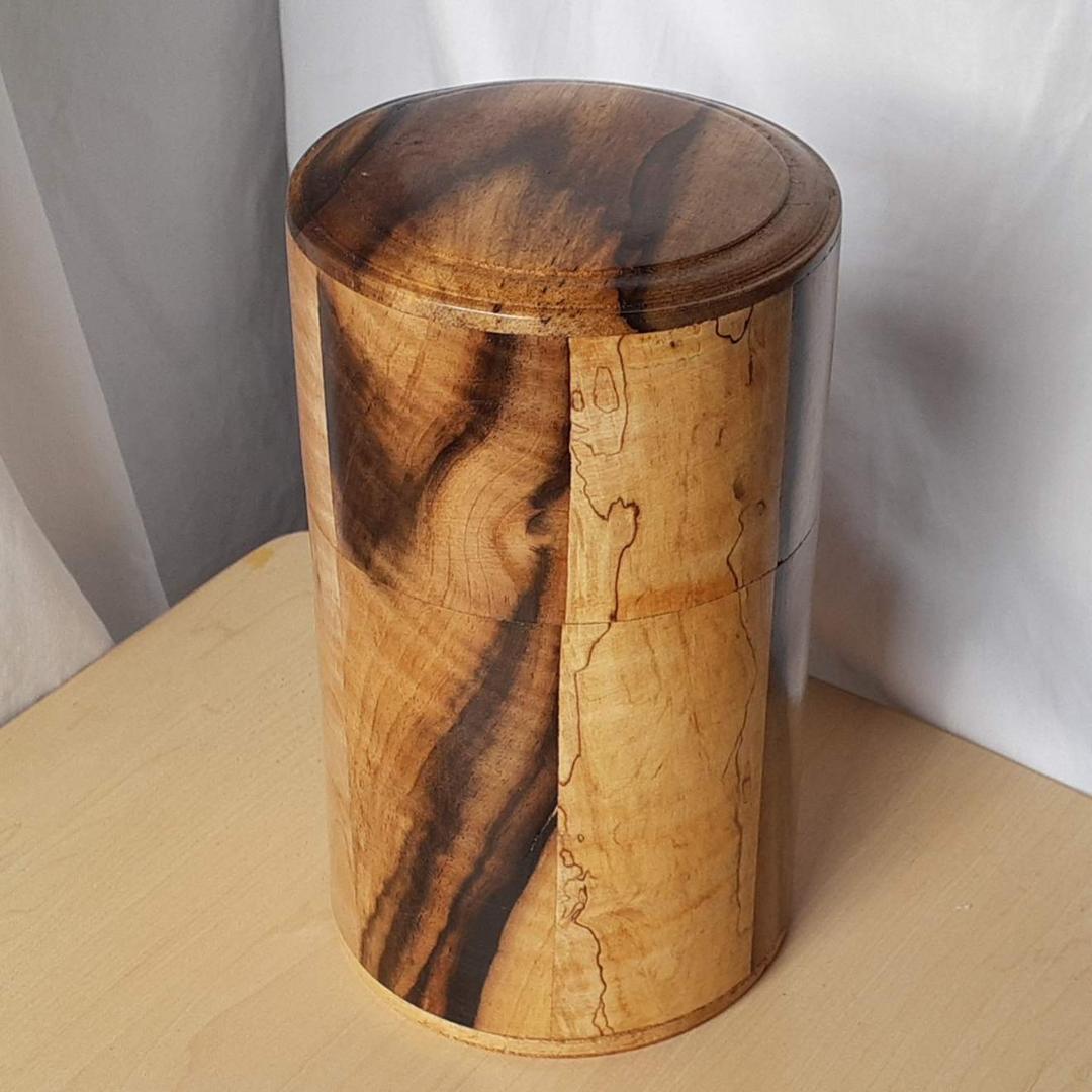 小物入れ 黒柿と栃(トチ) 幅11.2cm 高19.3cm 茶筒型 木製 超銘木