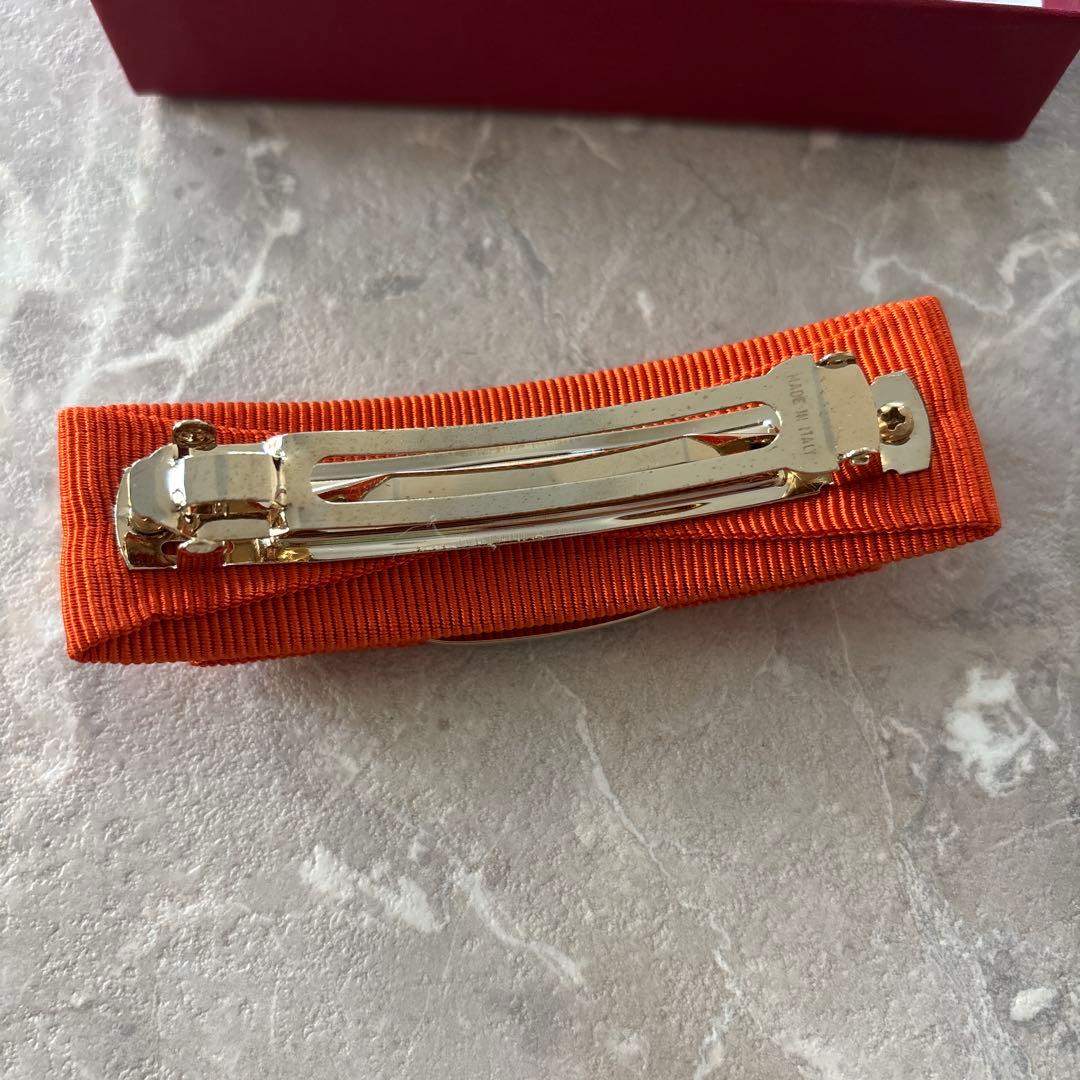 フェラガモ　バレッタ　オレンジ