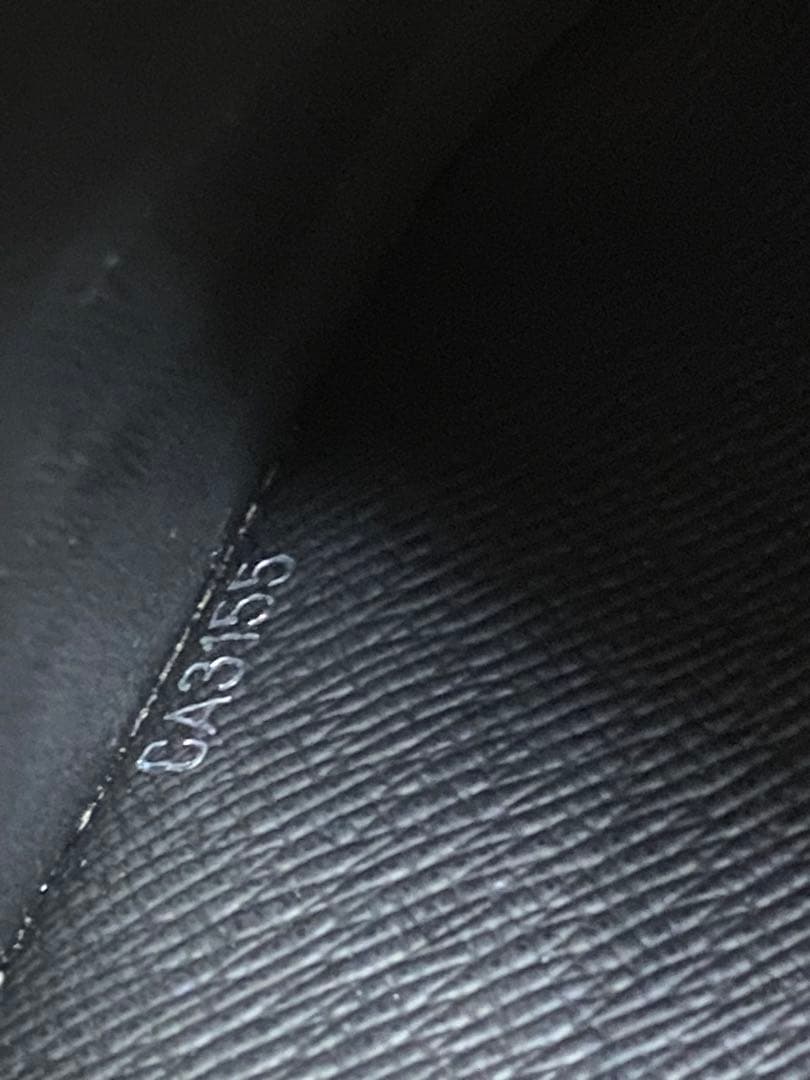 ルイヴィトン エピ ポルトフォイユ・ブラザ 二つ折り長財布