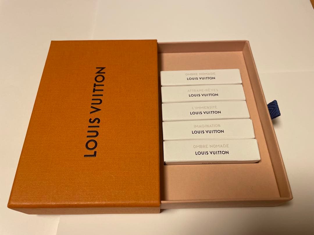 ルイヴィトン　ミニ香水5本セットと紙袋