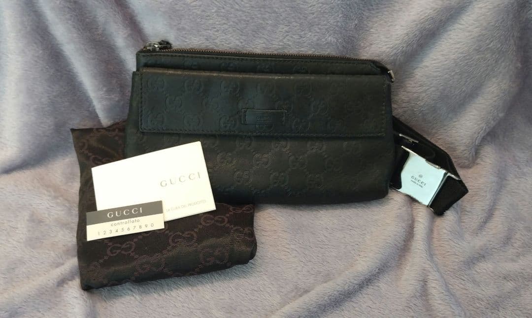 GUCCI　ボディーバッグGG シマレザー黒